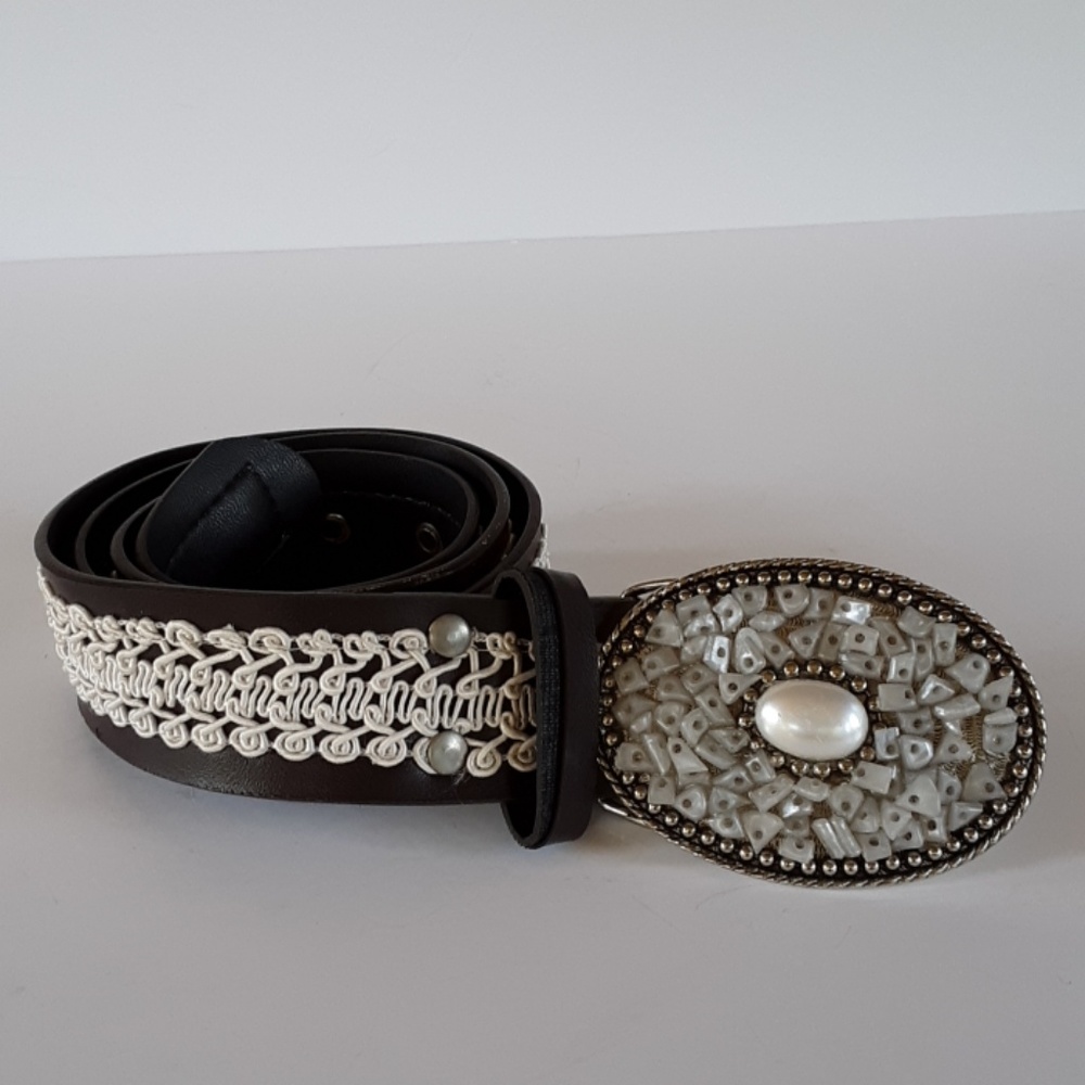 Brown faux leather belt with lace trim